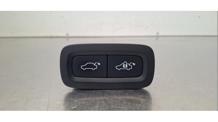 Commutateur hayon Lynk &amp; Co 01