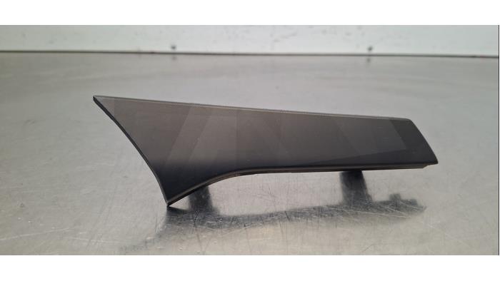 Bande décorative de tableau de bord Lynk &amp; Co 01