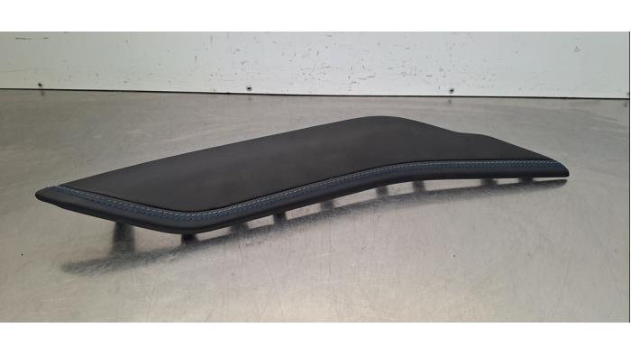 Bande décorative Lynk &amp; Co 01