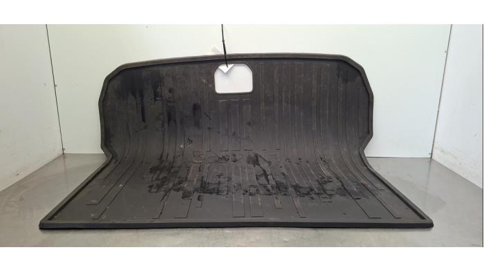 Coffre tapis Lynk &amp; Co 01