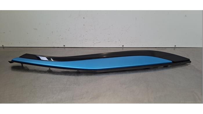 Bande décorative Lynk &amp; Co 01