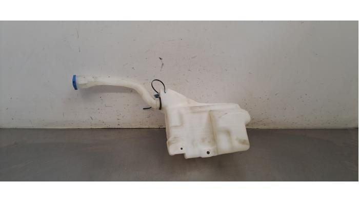 Réservoir lave-glace avant Lynk &amp; Co 01