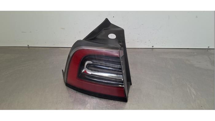 Feu arrière gauche Tesla Model Y