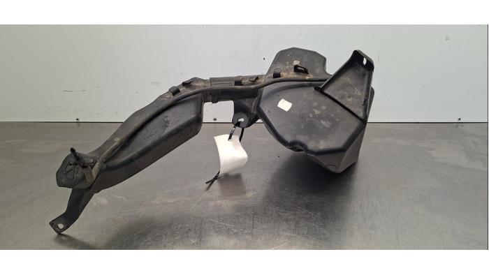 Réservoir lave-glace avant Tesla Model Y