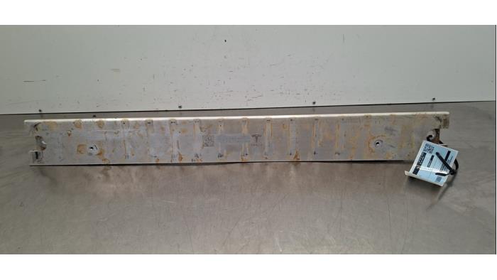 Barre transversale avant Tesla Model Y