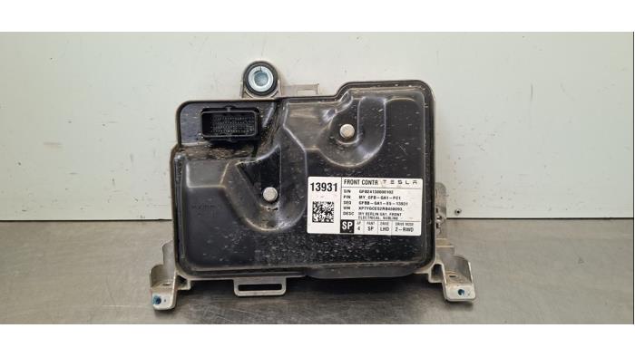 Ordinateur contrôle fonctionnel Tesla Model Y