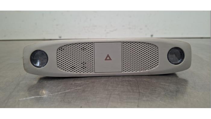 Eclairage intérieur avant Tesla Model Y