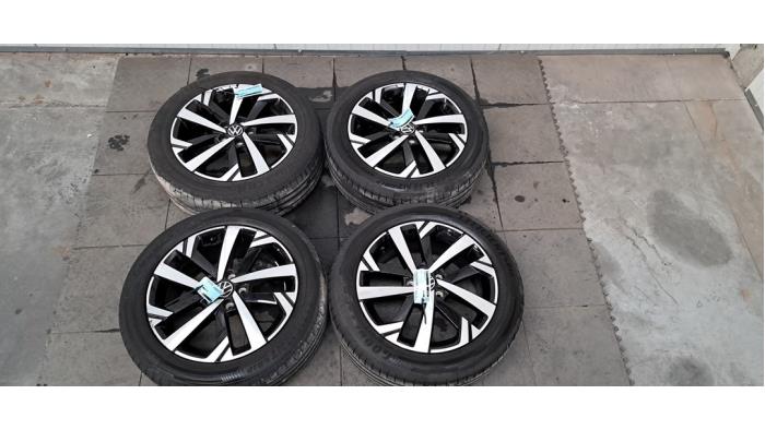 Kit jantes + pneumatiques Volkswagen Polo