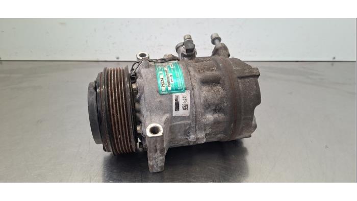 Pompe clim Mercedes Vito