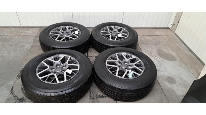 Kit jantes + pneumatiques Jeep Wrangler