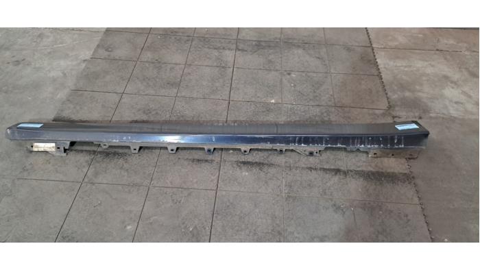 Marche-pied (list de couverture) gauche BMW 4-Série