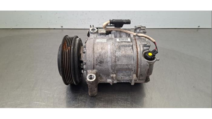 Pompe clim Mercedes GLA