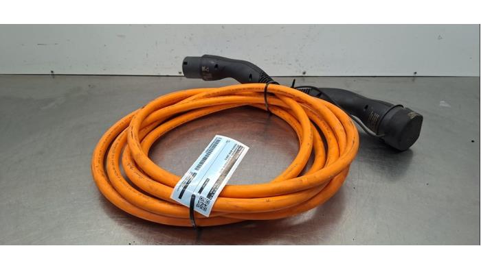 Câble de recharge électrique Toyota bZ4X