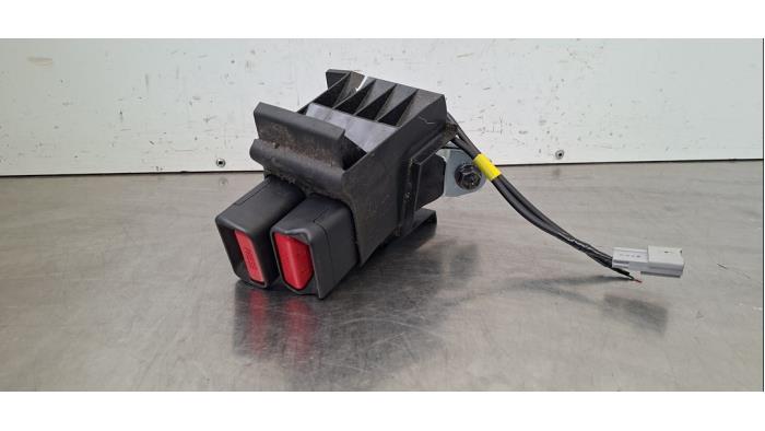 Insertion ceinture de sécurité arrière gauche Toyota bZ4X