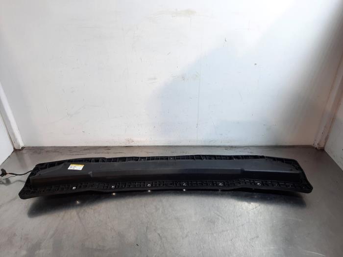 Airbag piétons Jaguar E-Pace