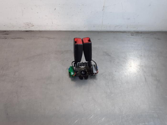 Insertion ceinture de sécurité arrière centre Jaguar E-Pace