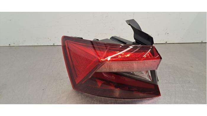 Feu arrière gauche Skoda Fabia