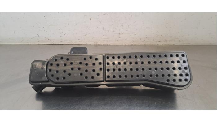 Filtre carbone Peugeot 208