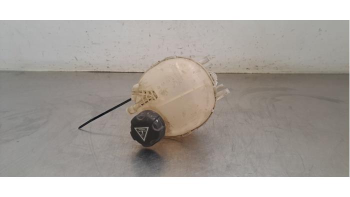 Réservoir d'expansion Peugeot 208