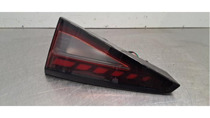 Feu arrière droit MG MG3