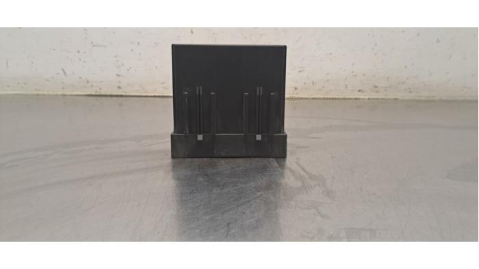 Ordinateur éclairage Peugeot 208