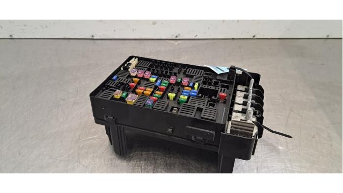 Boîte à fusibles MG MG3