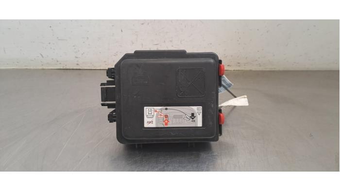 Boîte à fusibles Peugeot 208