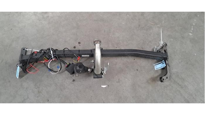 Crochet d'attelage Peugeot 5008