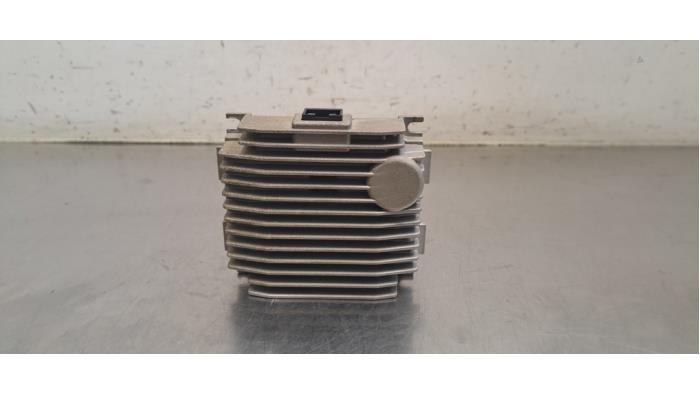 Amplificateur radio Porsche Taycan