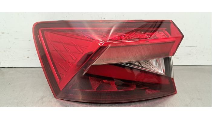 Feu arrière gauche Skoda Fabia