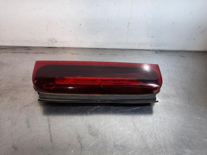 Feu de freinage supplémentaire centre Ford Transit Connect