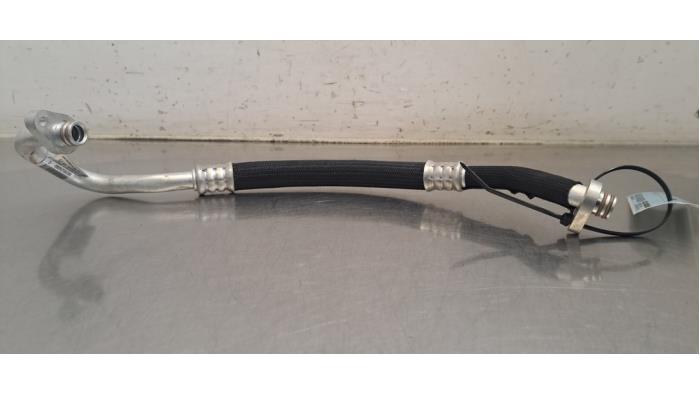 Tuyau clim Peugeot 208