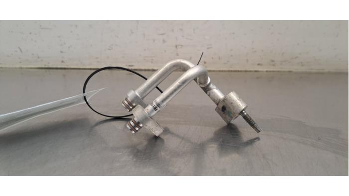 Tuyau clim Peugeot 208