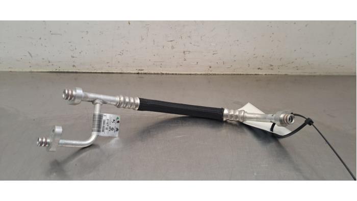 Tuyau clim Peugeot 208