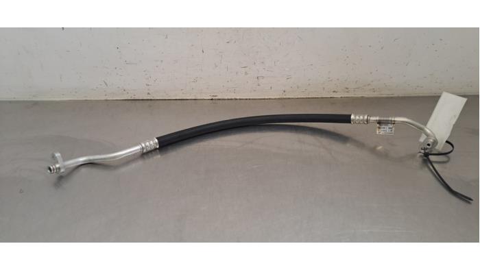 Tuyau clim Peugeot 208