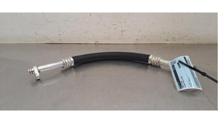 Tuyau clim Peugeot 208