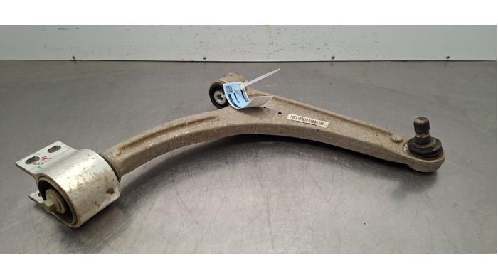 Bras de suspension avant droit MG Marvel R