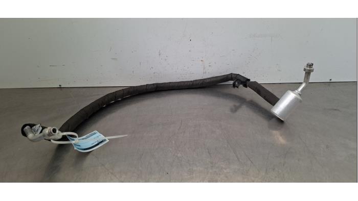 Tuyau clim Peugeot 208