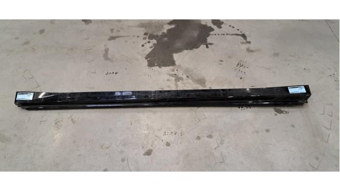 Marche-pied (list de couverture) gauche Renault Megane E-Tech