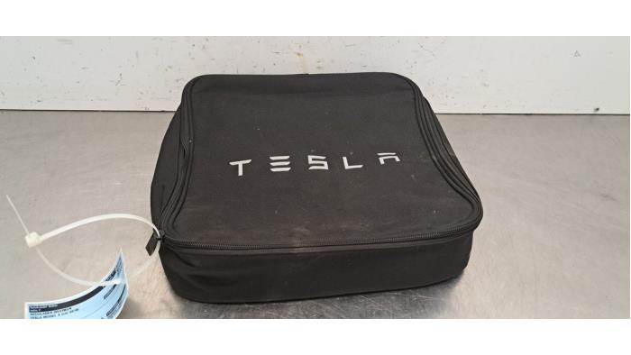Chargeur de batterie divers Tesla Model 3