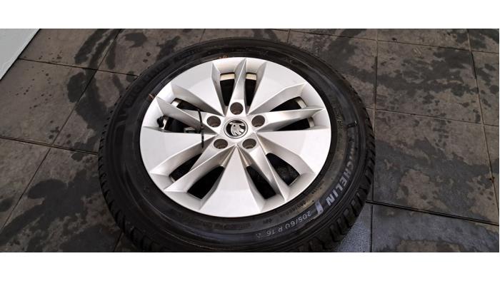 Jante + pneu d'hiver Skoda Octavia
