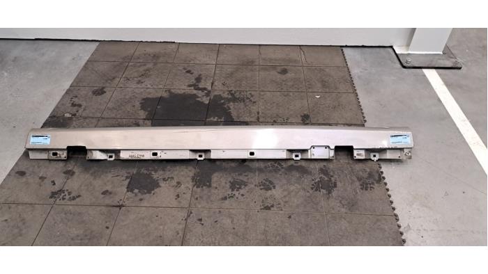 Marche-pied (list de couverture) gauche Mercedes CLA