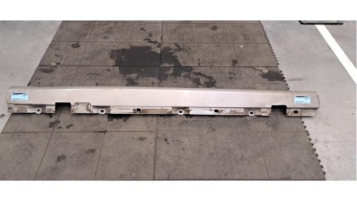 Marche-pied (list de couverture) droite Mercedes CLA