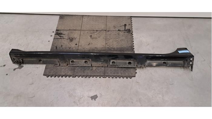 Marche-pied (list de couverture) gauche Toyota Yaris