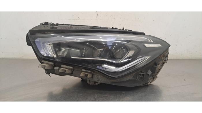 Phare gauche Mercedes CLA