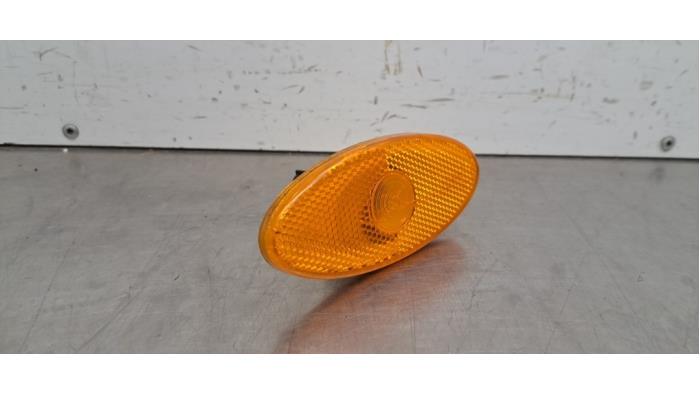 Feu clignotant droit Renault Master