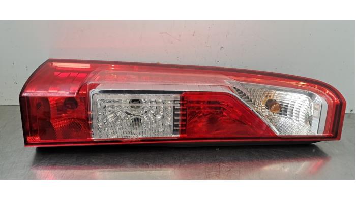 Feu arrière gauche Renault Master
