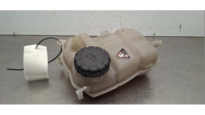 Réservoir d'expansion Mercedes CLA