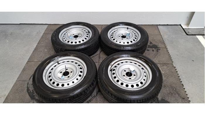 Kit jantes + pneumatiques Renault Kangoo