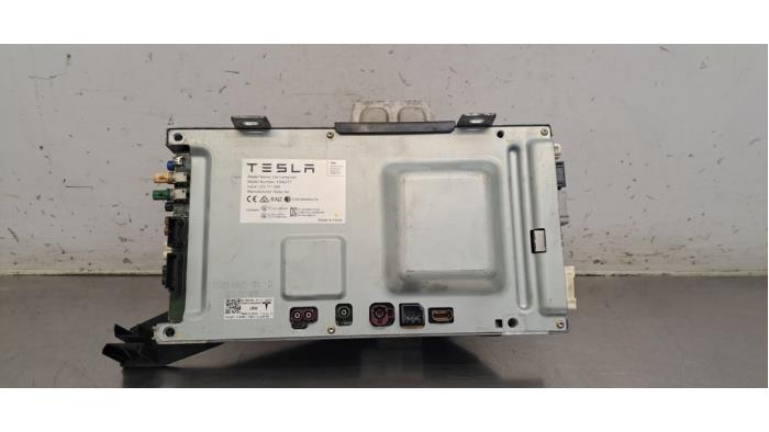 Ordinateur ASR Tesla Model 3